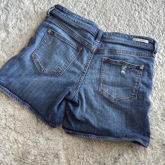 Anthropologie • Pilcro Slim Boyfriend Denim Shorts Blue 27 - Picture 5 of 6